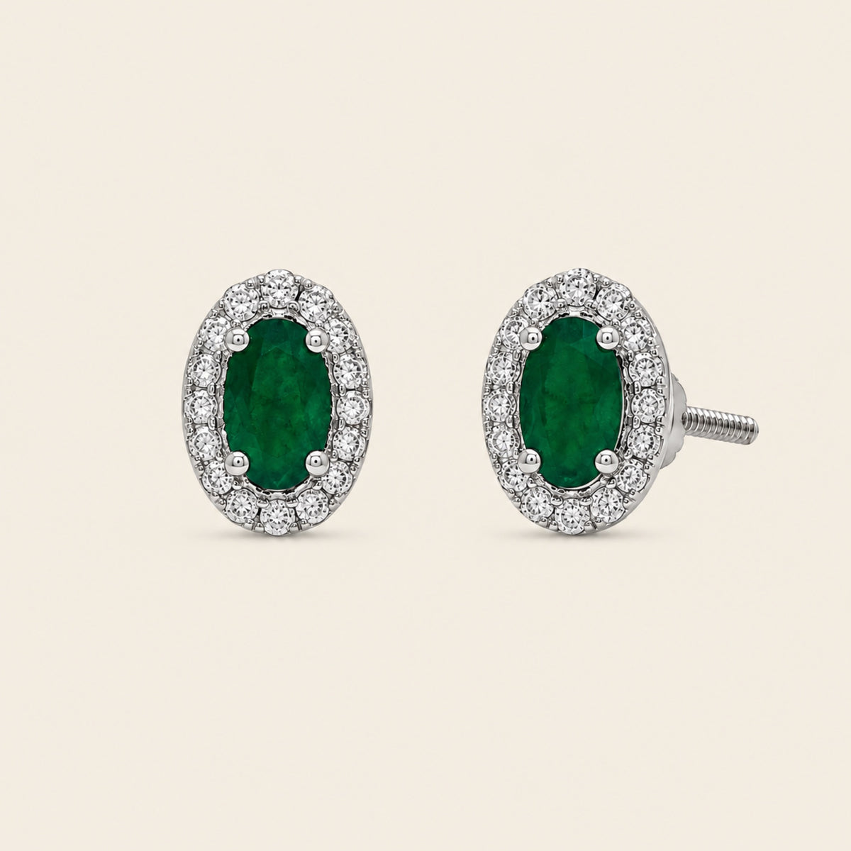 Broqueles de Oro Blanco 14k con Esmeralda Ovalada Natural y Halo de Diamantes