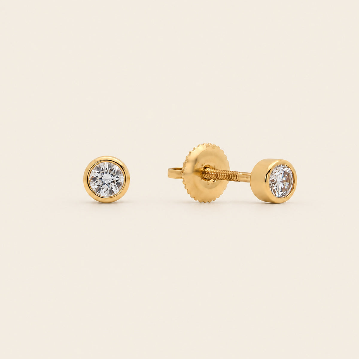 Mi Primer Diamante – Broqueles de Oro Amarillo 14k con Diamante Solitario Clásico