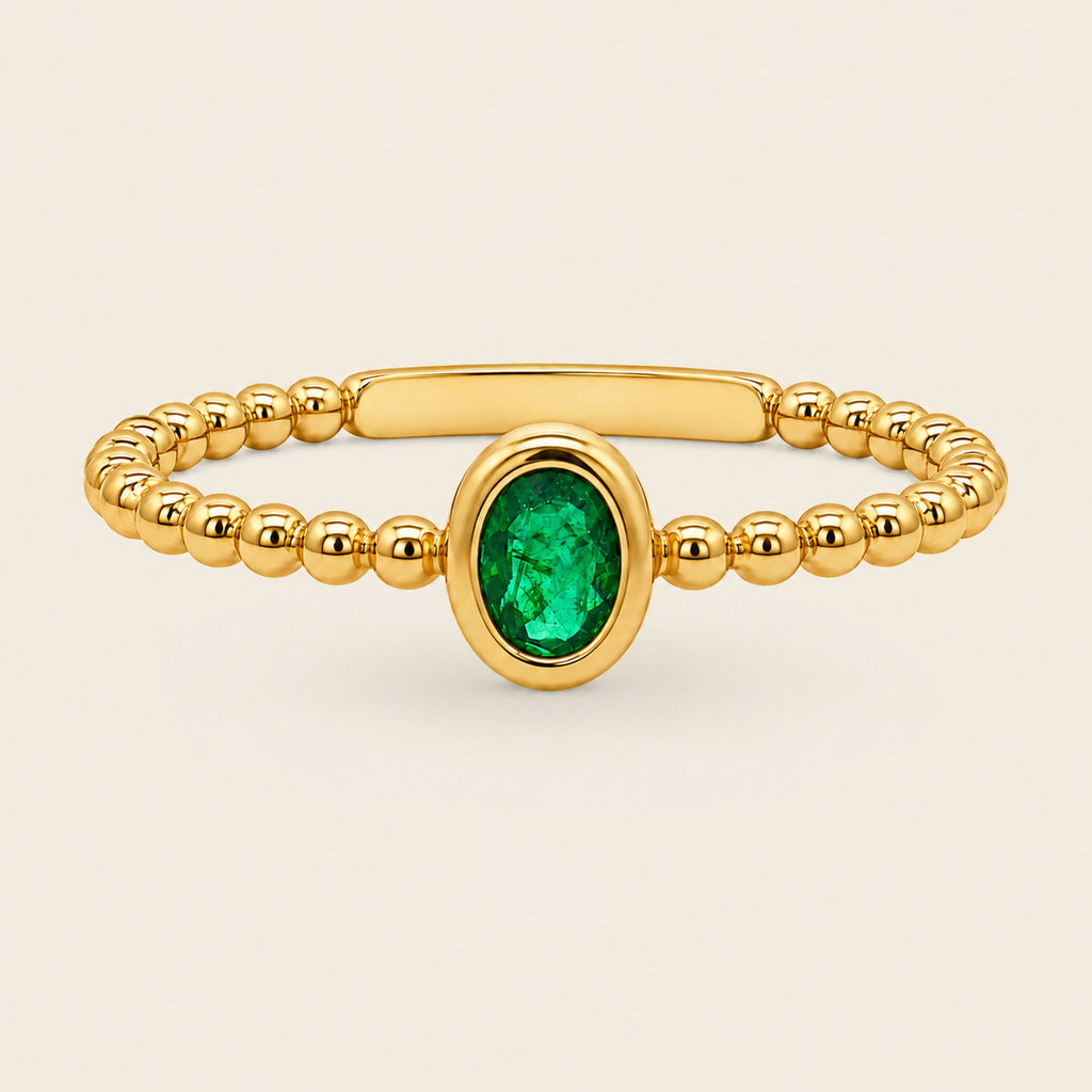 Noa – Anillo Bezel de Oro Amarillo 14k con Esmeralda Ovalada