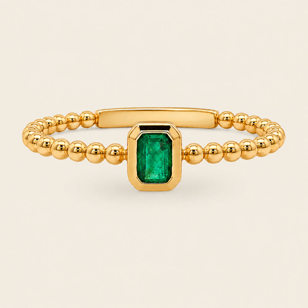 Clara – Anillo Bezel de Oro Amarillo 14k con Esmeralda Corte Esmeralda