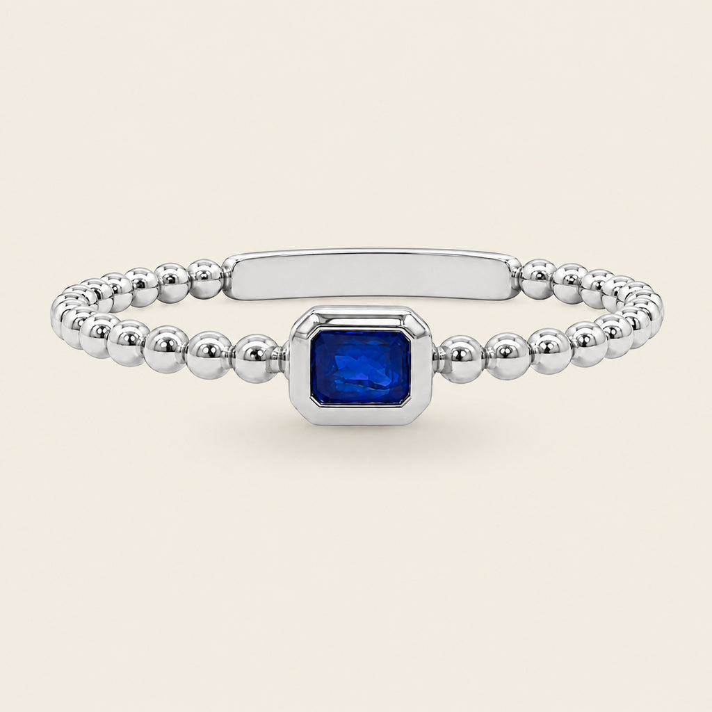 Mila – Anillo Bezel de Oro Blanco 14k con Zafiro Corte Esmeralda