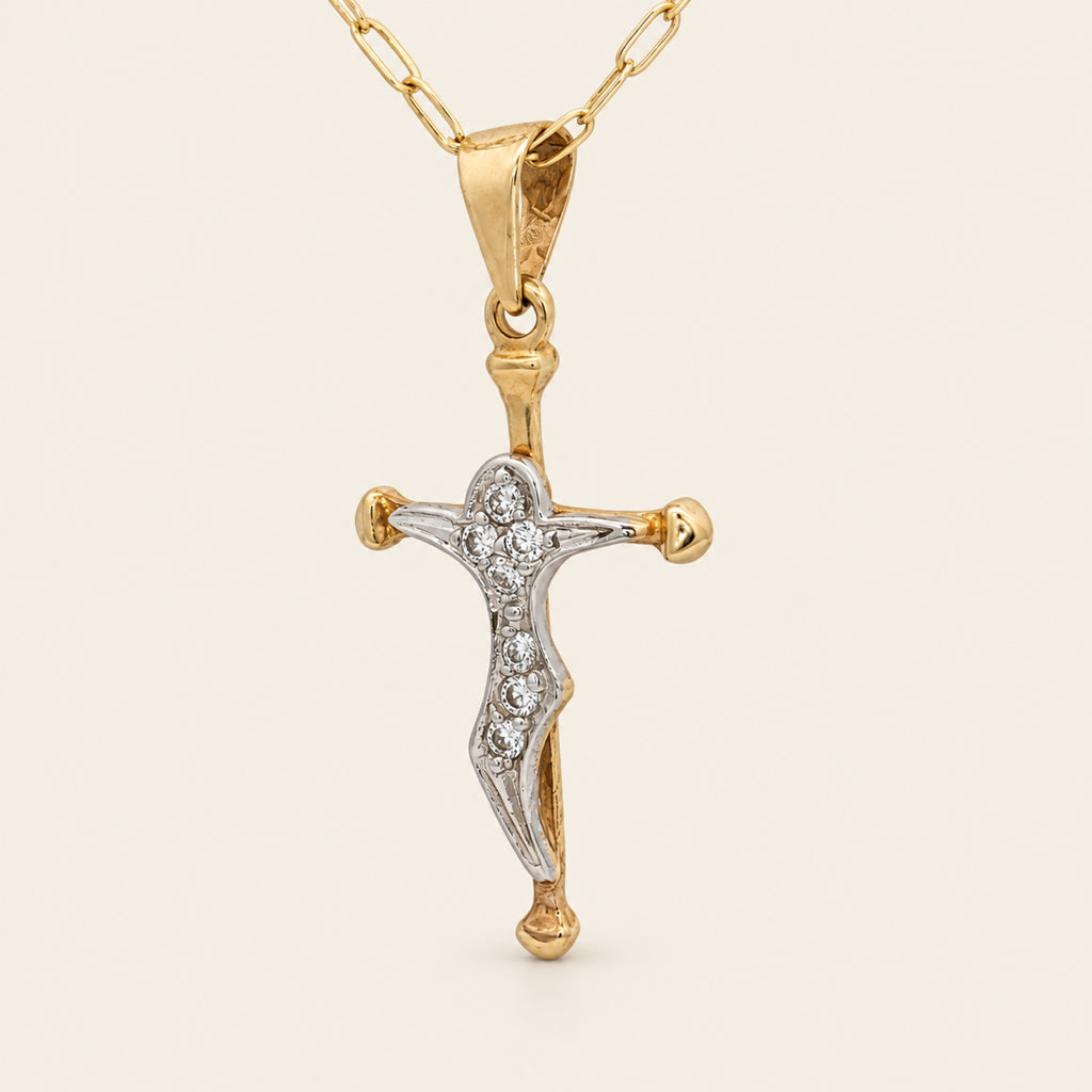 Dije de Crucifijo de Oro Amarillo 10k con Cristo en Oro Blanco y Circonias