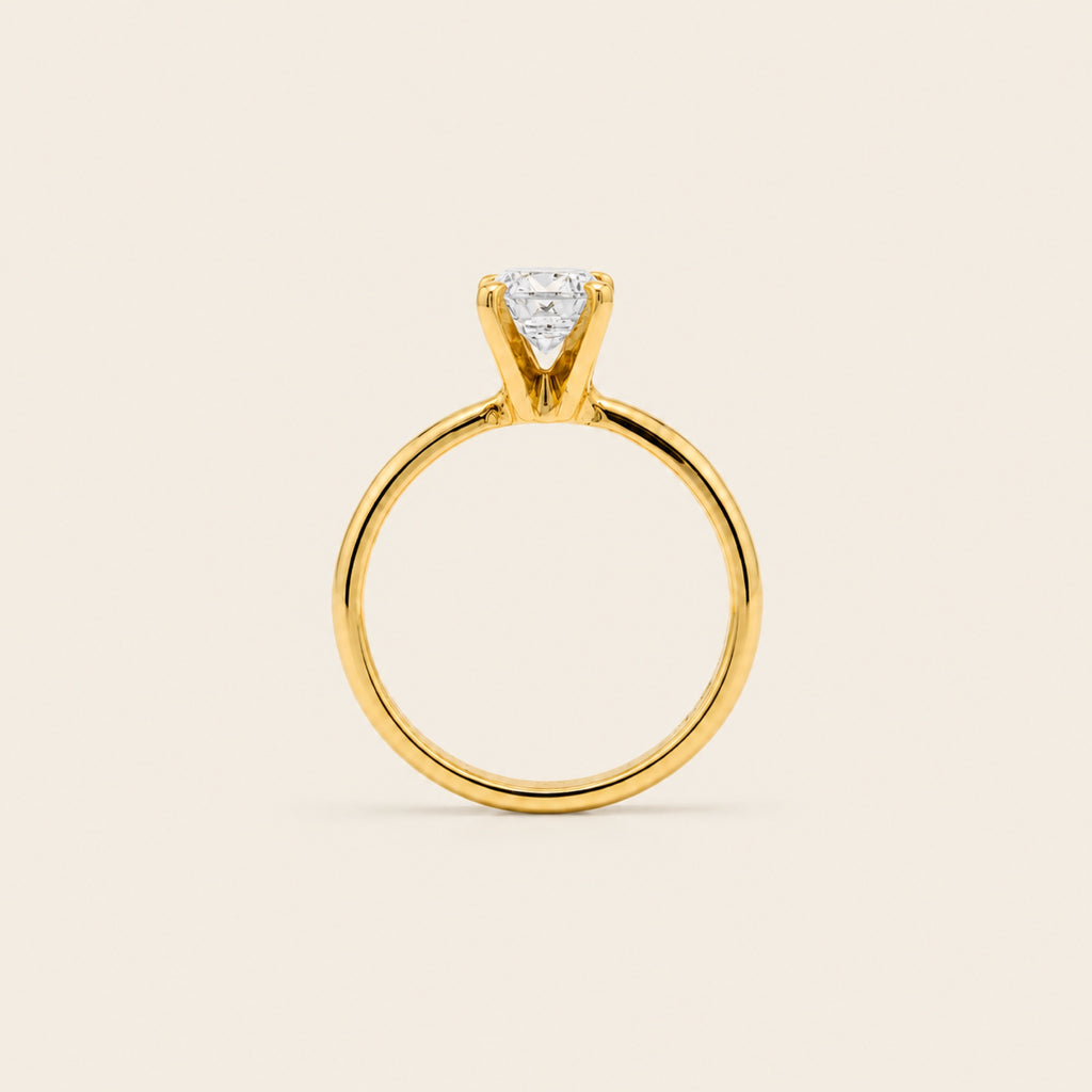 Anillo Solitario de Compromiso de Oro Amarillo 14k con Diamante Esmeralda