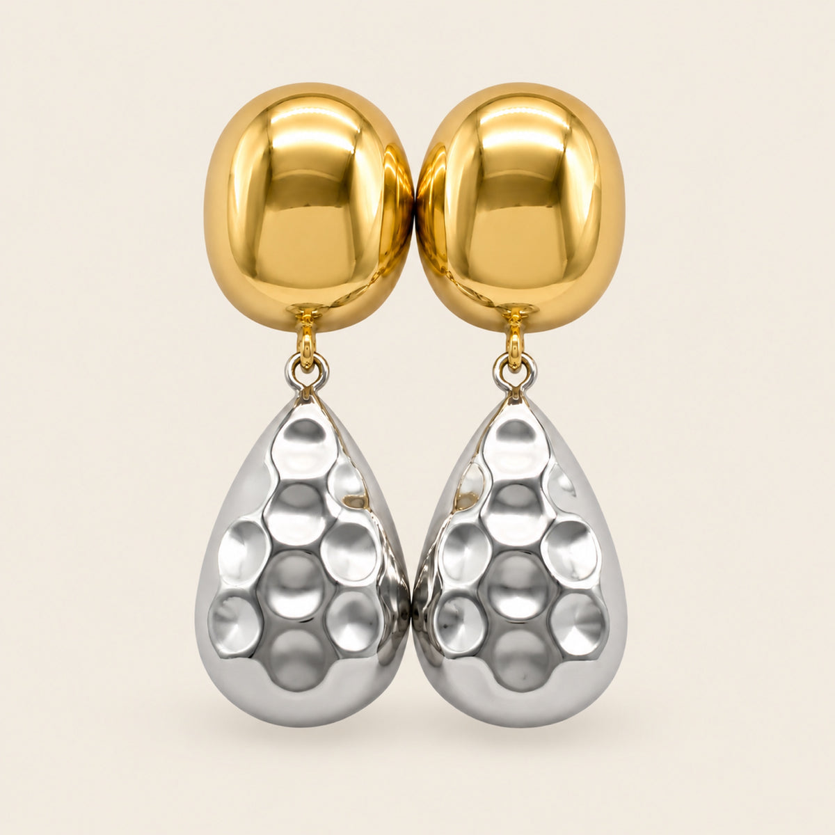 Aretes Barrocos de Oro Laminado con Cúpula y Gota Plateada Martillada