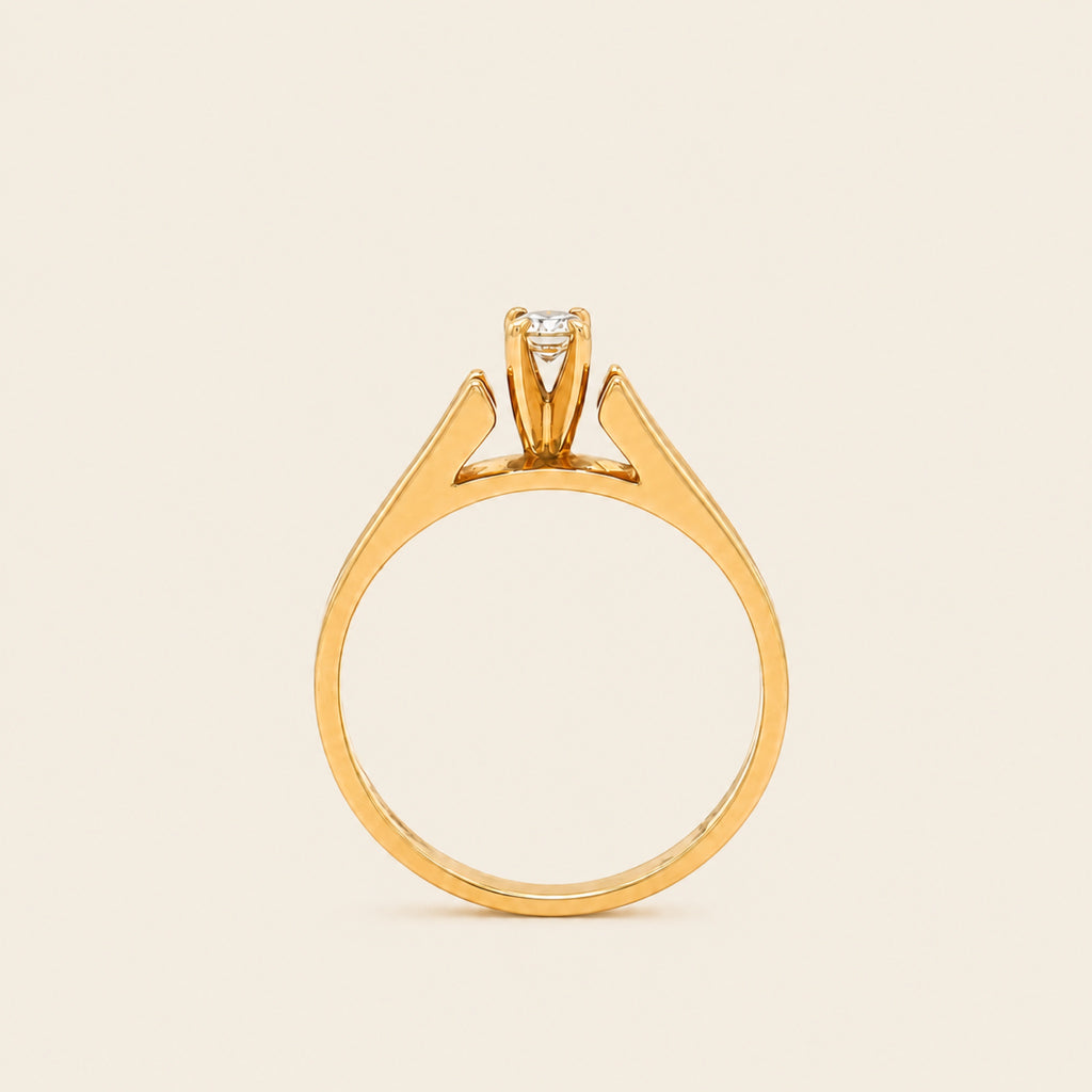 Anillo de Compromiso de Oro Amarillo 14k con Diamante y Caña Partida