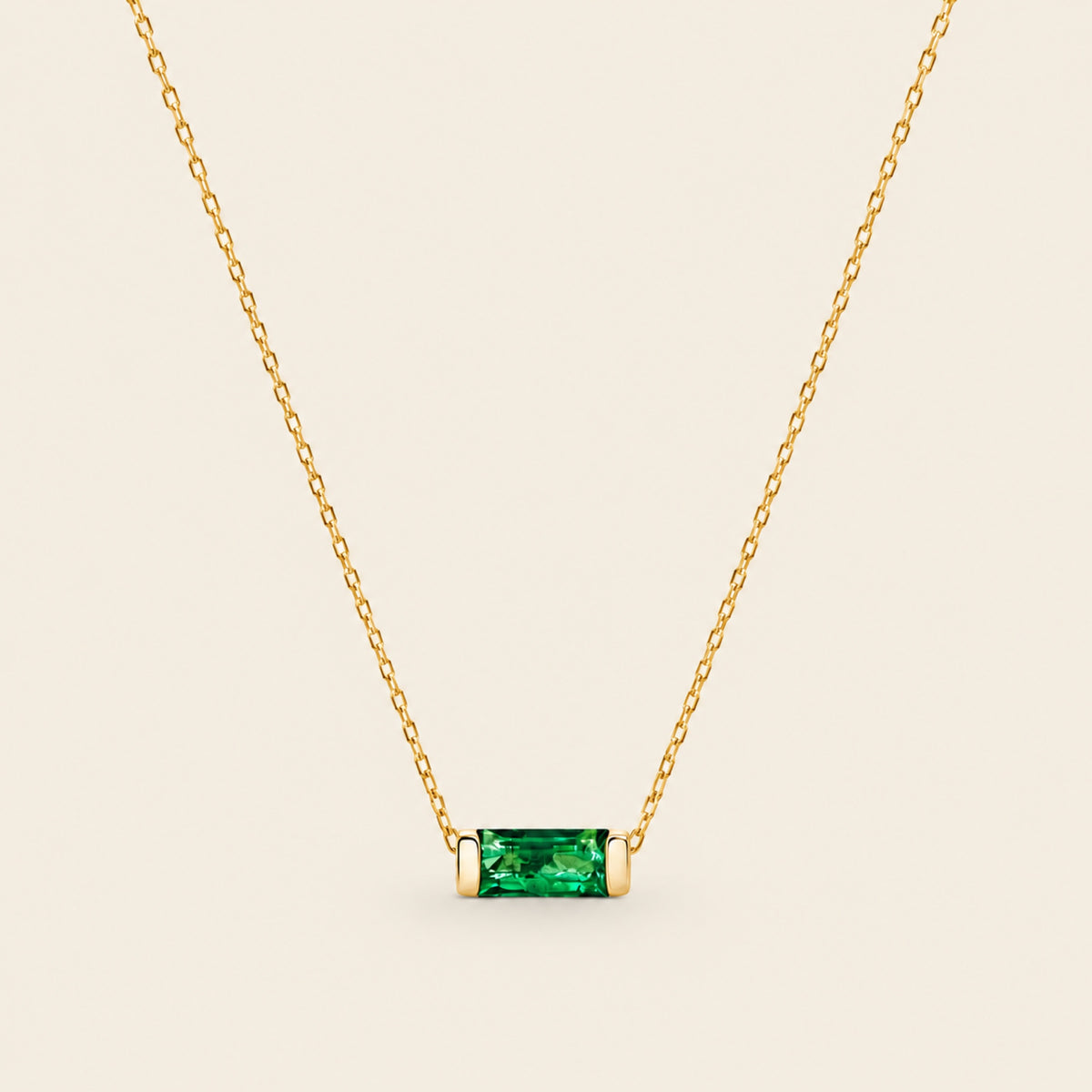 Perla – Collar de Oro Amarillo 14k con Esmeralda Baguette