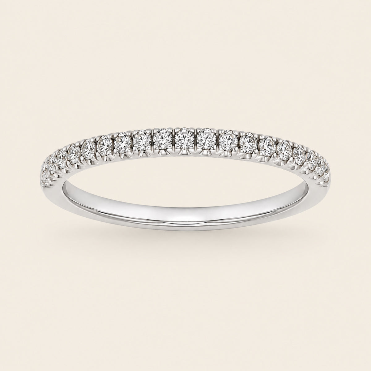 Alianza / Churumbela Delgada de Oro Blanco 14k con Diamante