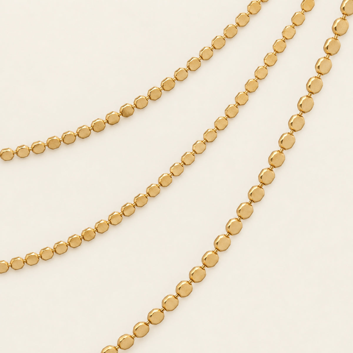 Collar Triple de Oro Laminado con Bolitas Planas