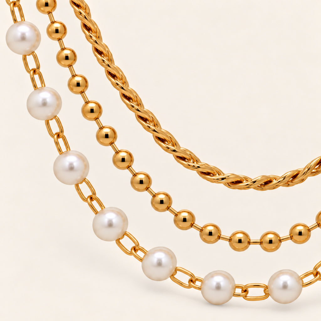 Collar Triple de Oro Laminado con Perlas, Esferas y Cadena Torcida