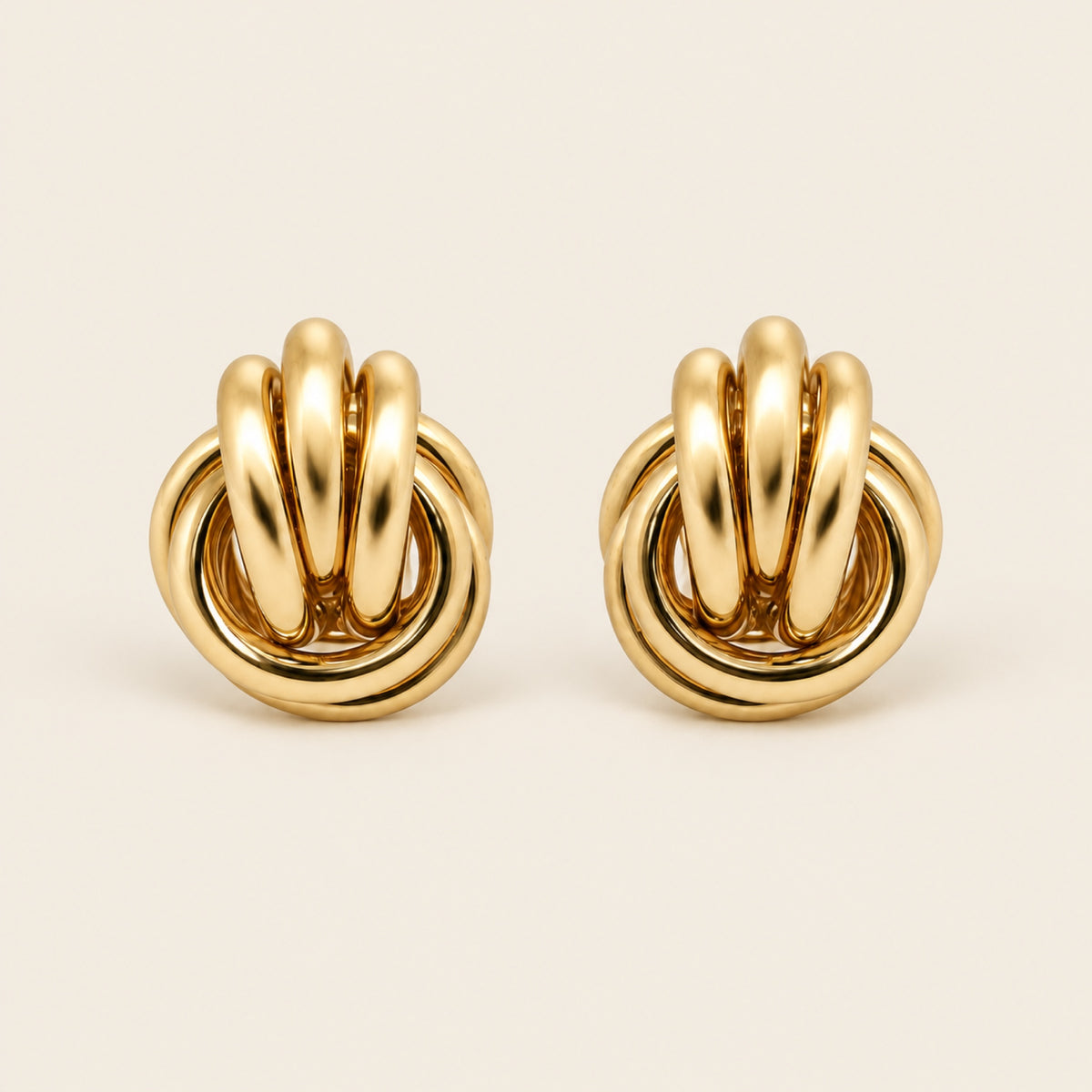 Aretes de Oro Laminado en Forma de Nudo