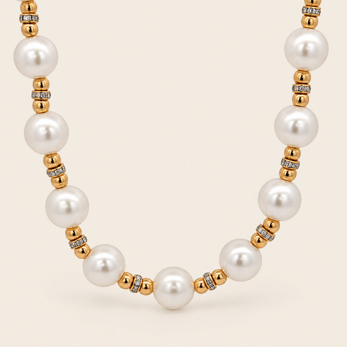 Collar de Oro Laminado con Perlas Shell y Cuentas con Circonias