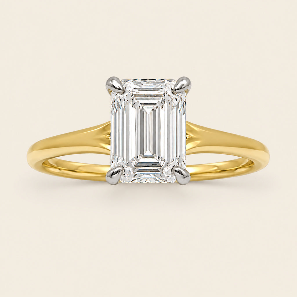 Anillo de Compromiso de Oro Amarillo 14k con Diamante Esmeralda de Laboratorio