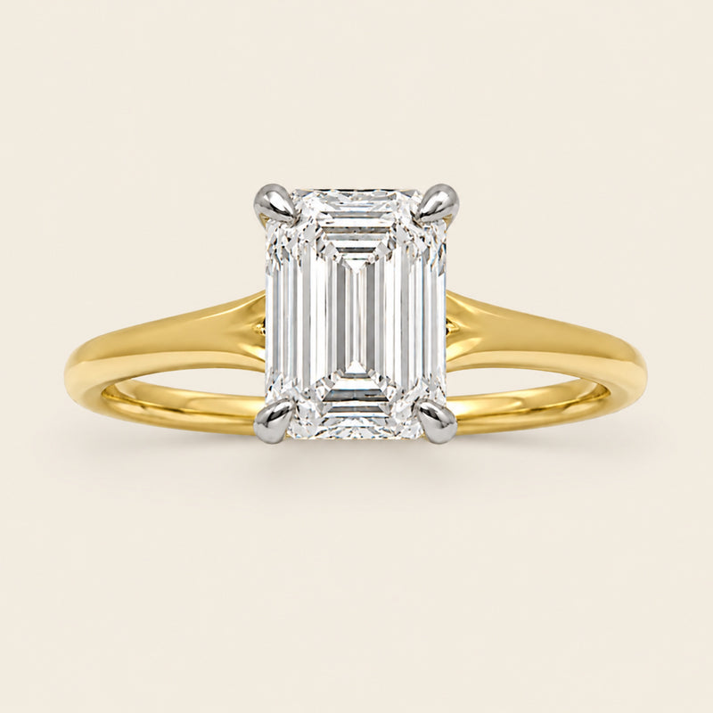 Anillo de Compromiso de Oro Amarillo 14k con Diamante Esmeralda de Laboratorio