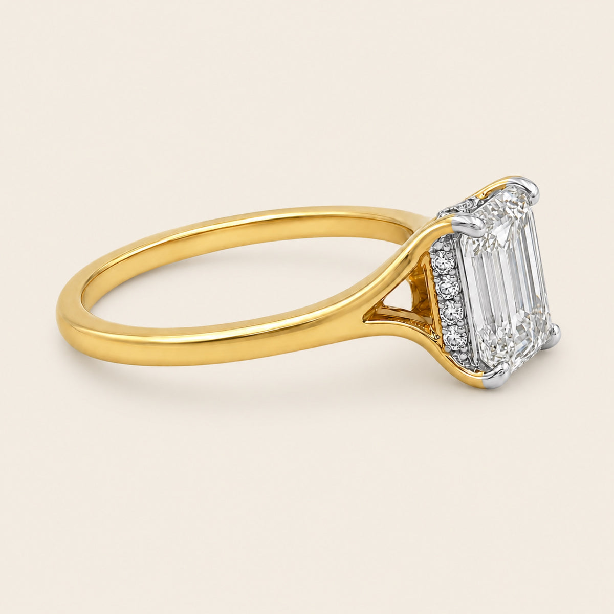 Anillo de Compromiso de Oro Amarillo 14k con Diamante Esmeralda de Laboratorio