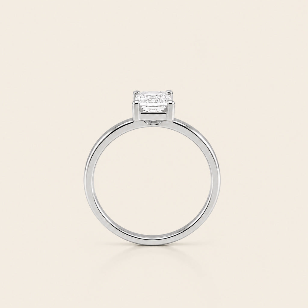 Anillo Solitario de Compromiso de Oro Blanco 14k con Diamante Esmeralda de Laboratorio