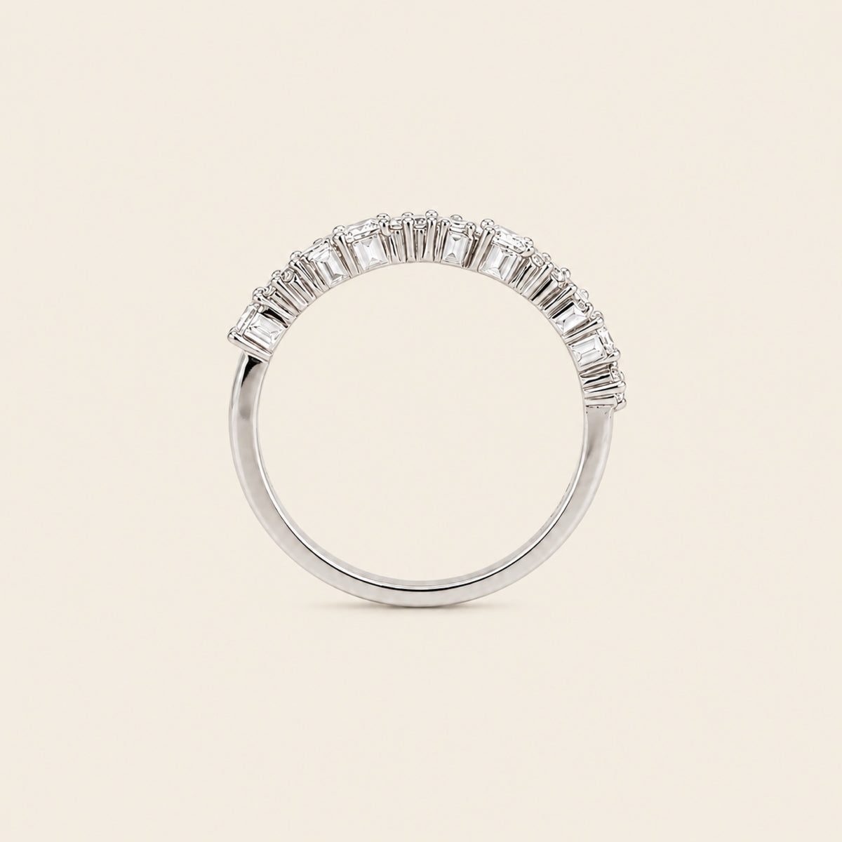 Alianza / Churumbela de Oro Blanco 14k con Diamantes de Laboratorio de Cortes Mixtos