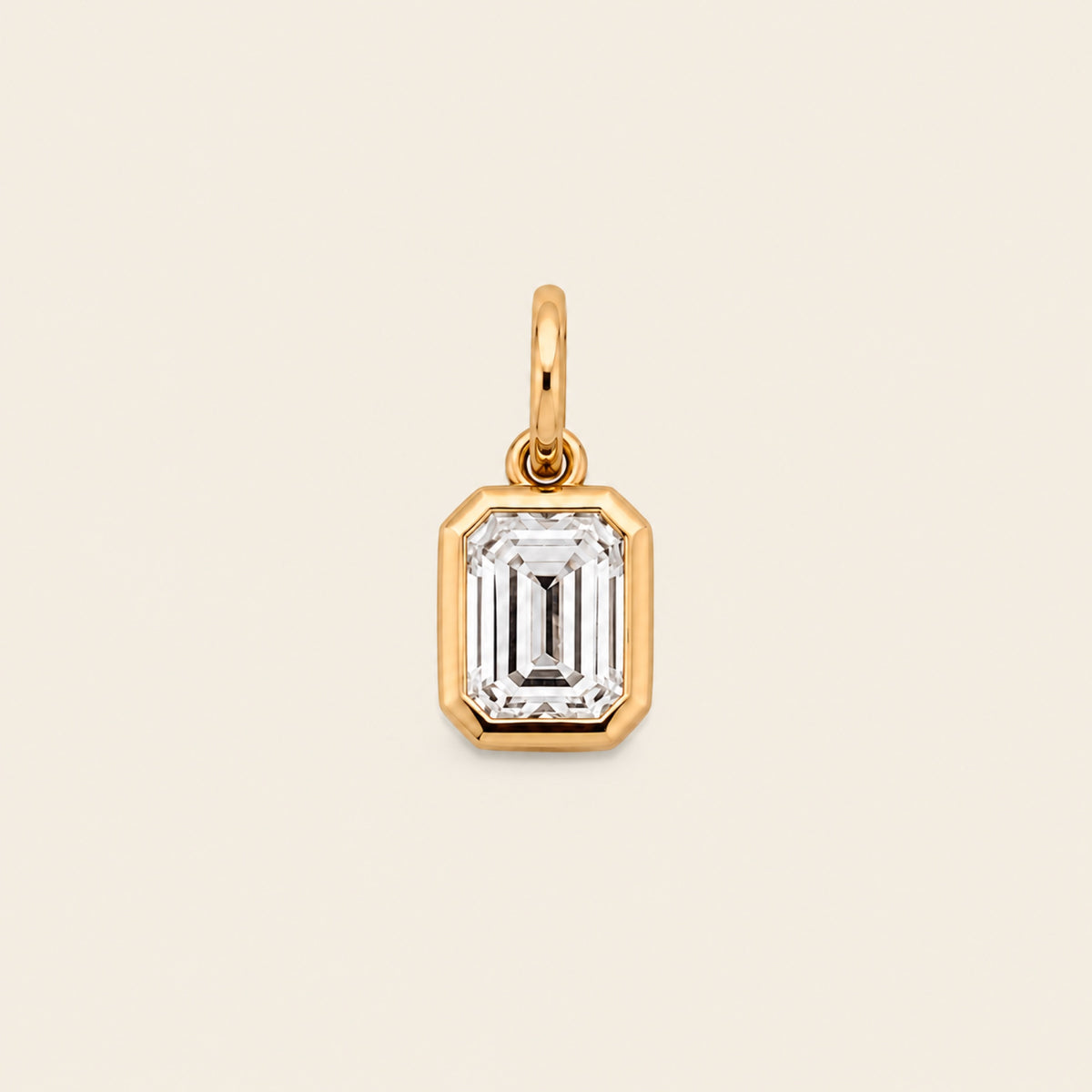Dije de Oro Amarillo 14k con Diamante Esmeralda de Laboratorio