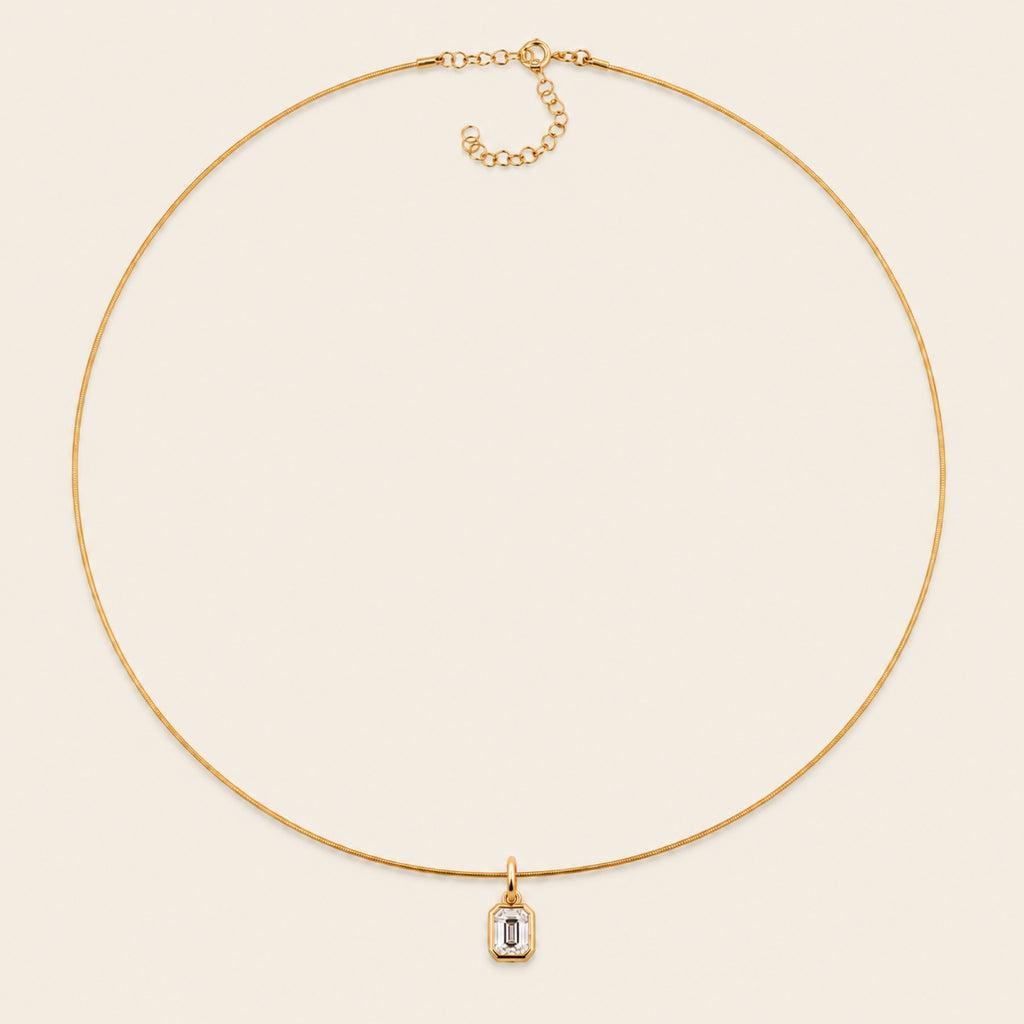 Dije de Oro Amarillo 14k con Diamante Esmeralda de Laboratorio