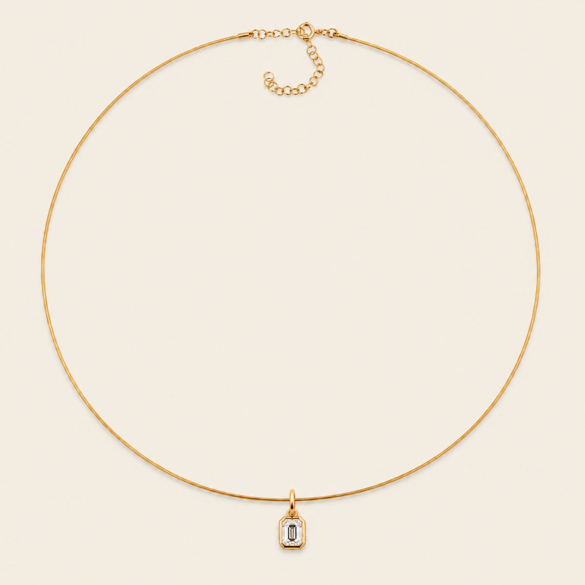 Dije de Oro Amarillo 14k con Diamante Esmeralda de Laboratorio