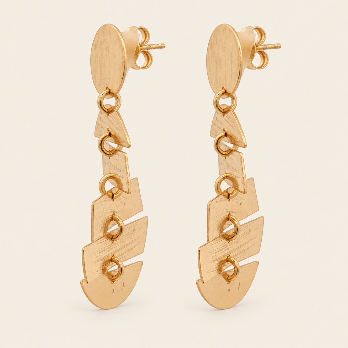 Aretes de Oro Laminado con Disco y Piezas Articuladas