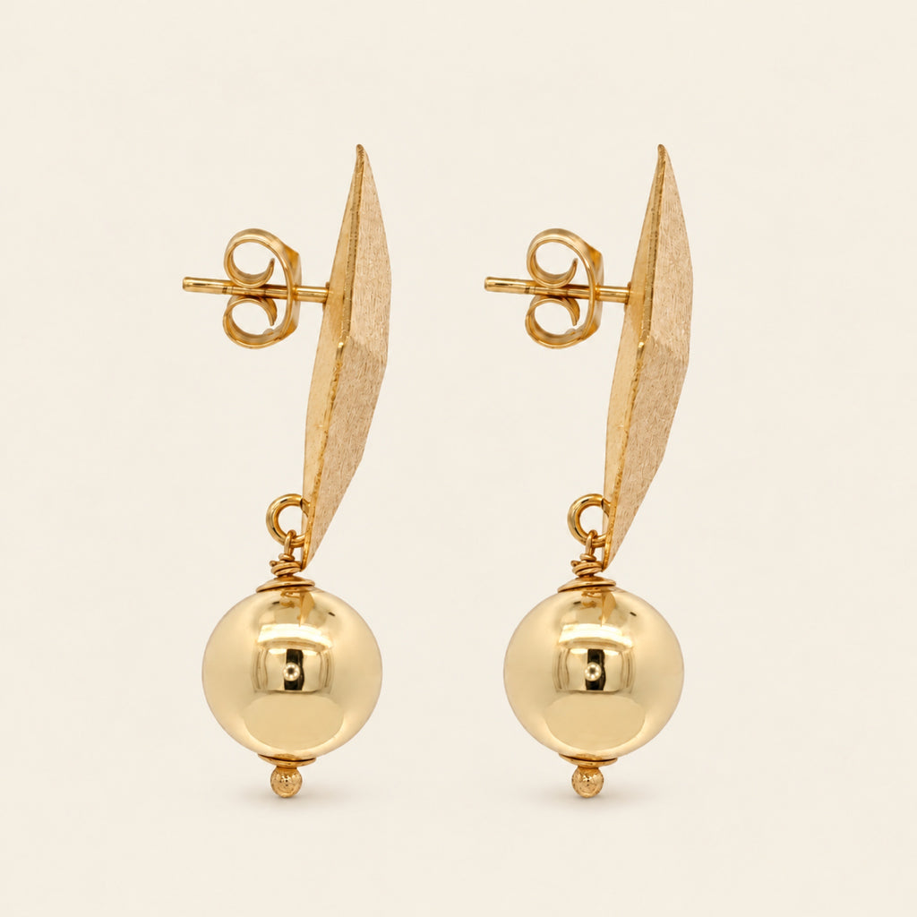 Aretes de Oro Laminado con Rombo Texturizado y Bola