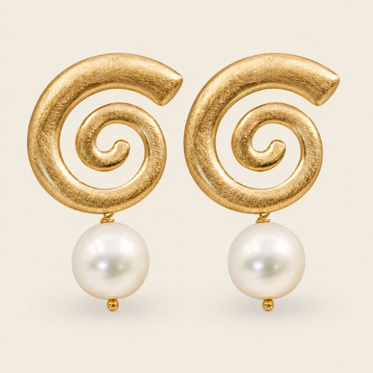 Aretes de Oro Laminado en Espiral con Perla