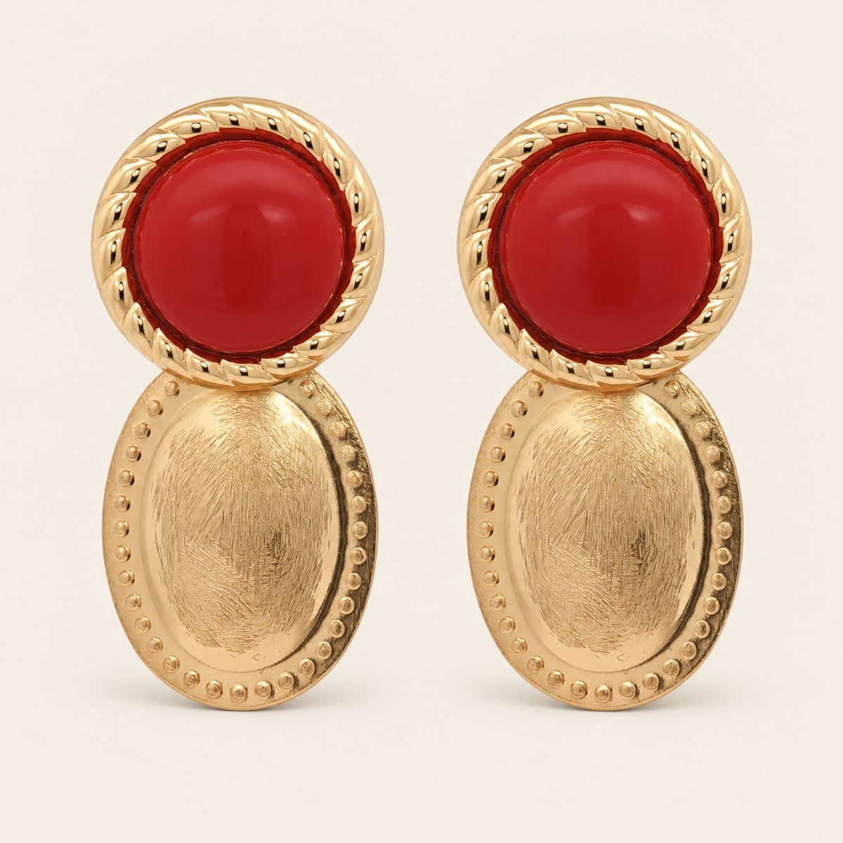 Aretes de Oro Laminado con Piedra de Resina y Óvalo Texturizado