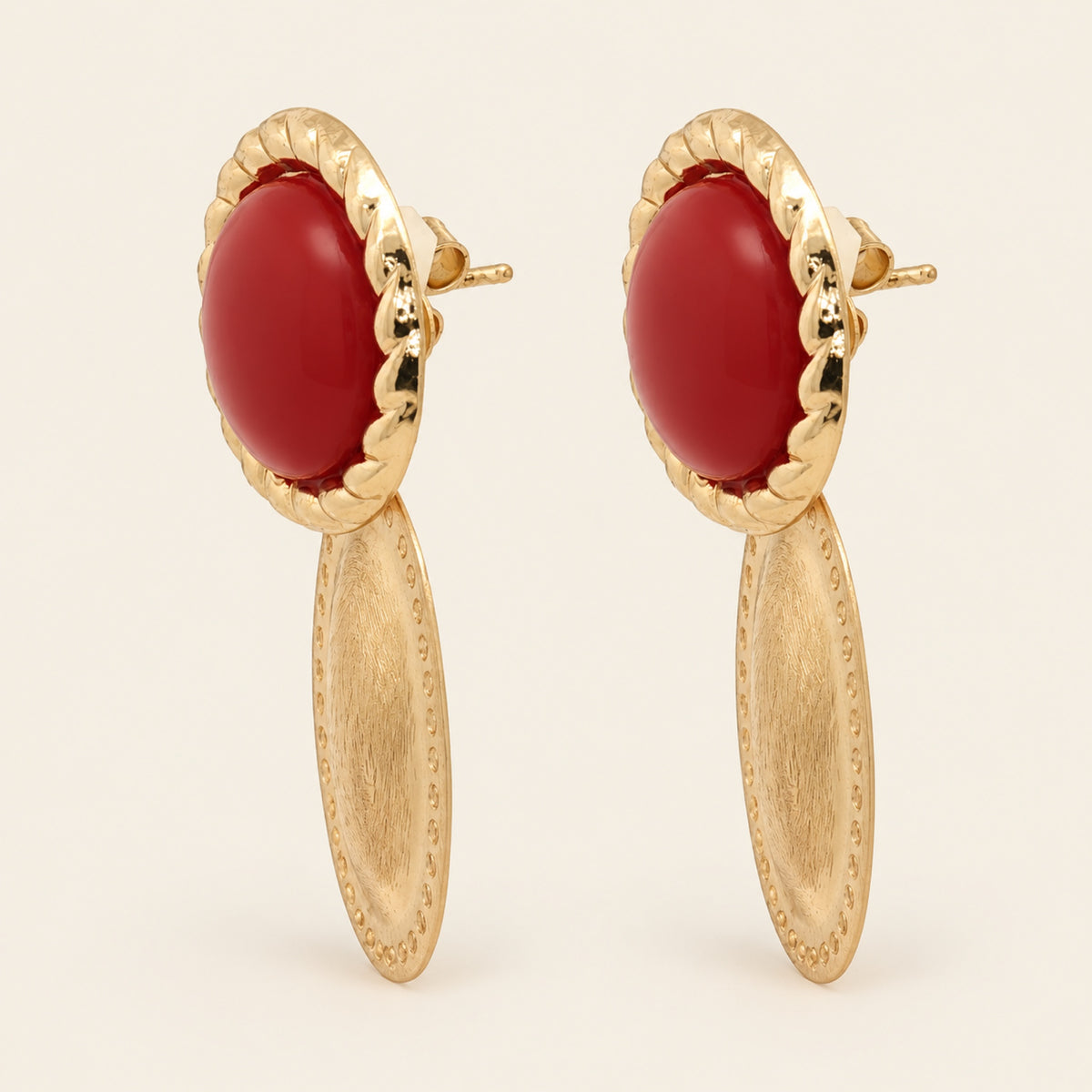 Aretes de Oro Laminado con Piedra de Resina y Óvalo Texturizado