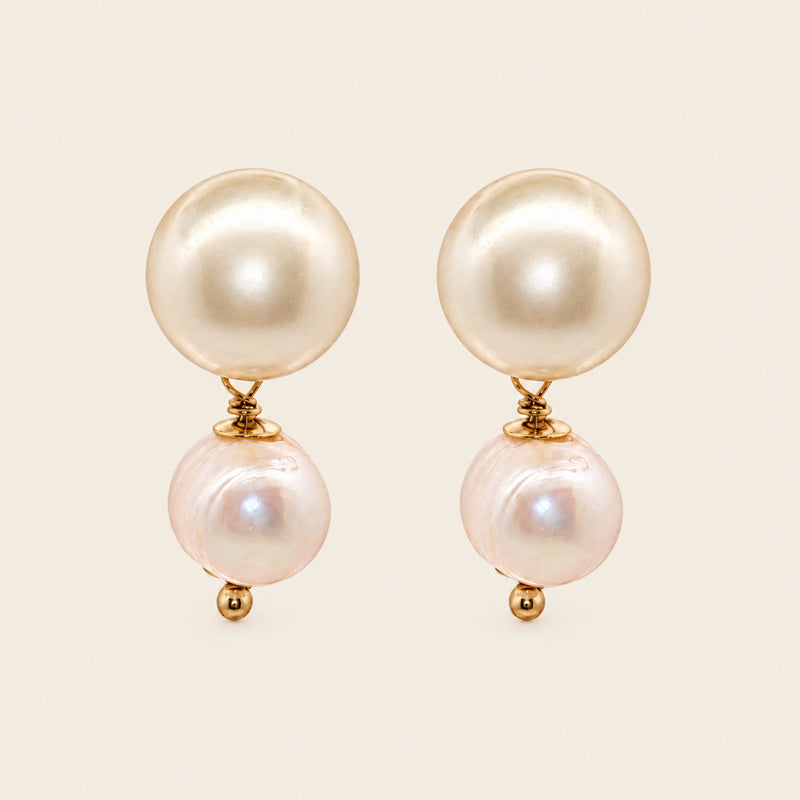Aretes Largos de Oro Laminado con Perla Grande y Perla Pequeña
