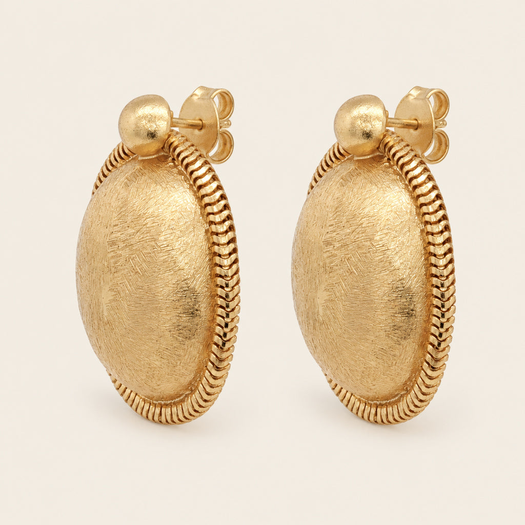 Aretes Ovalados de Oro Laminado Texturizado con Borde Trenzado