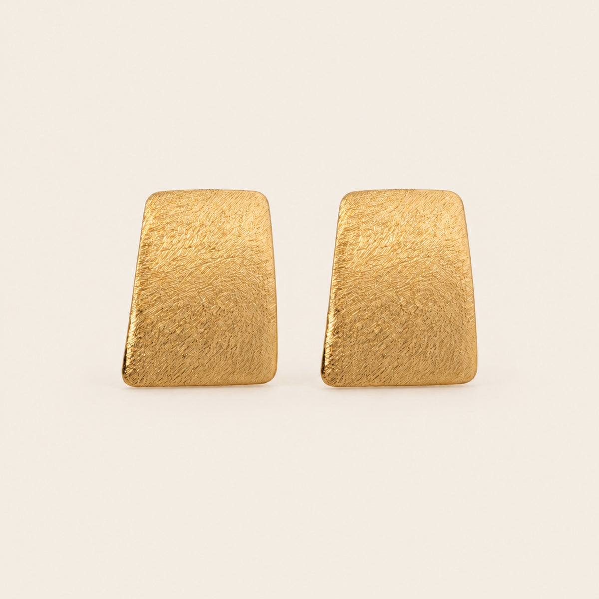 Aretes de Clip Trapecio de Oro Laminado Cepillado