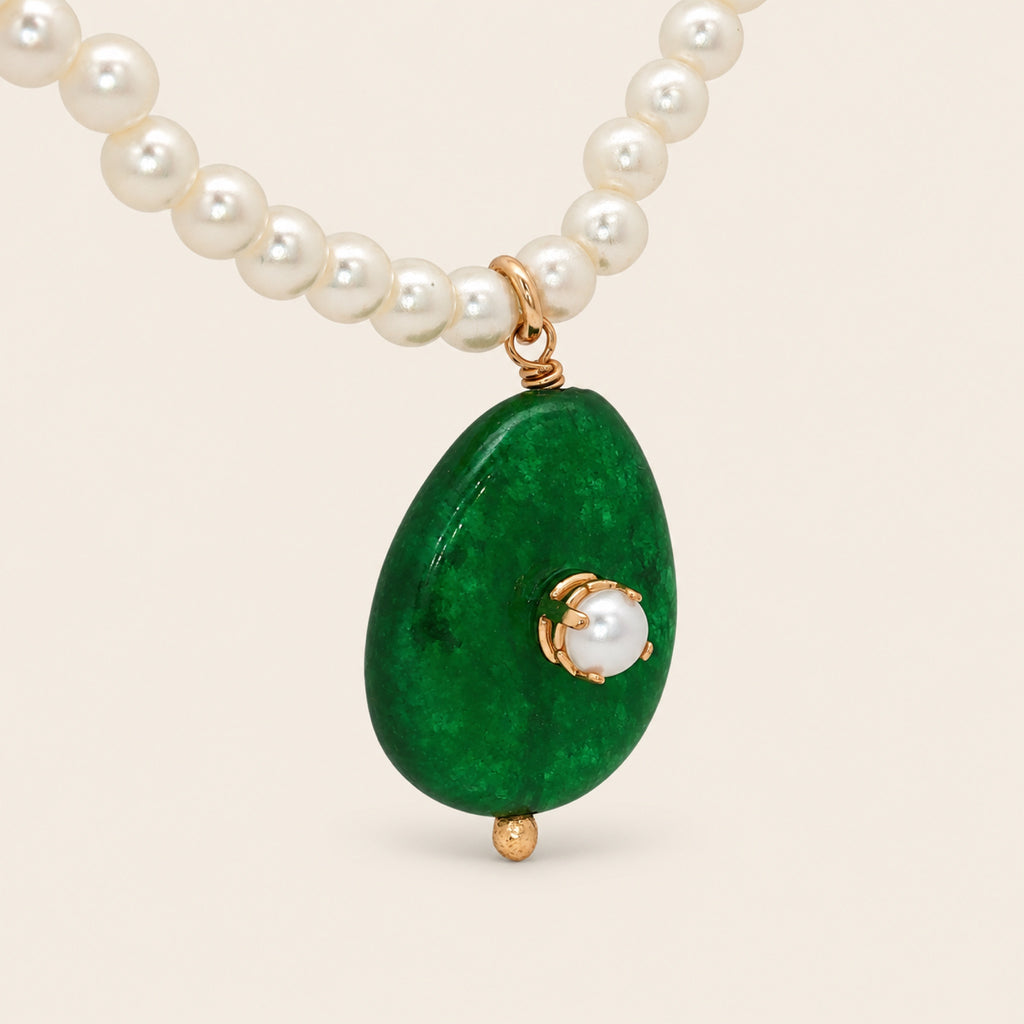 Collar de Oro Laminado con Perlas Shell y Dije de Piedra Verde