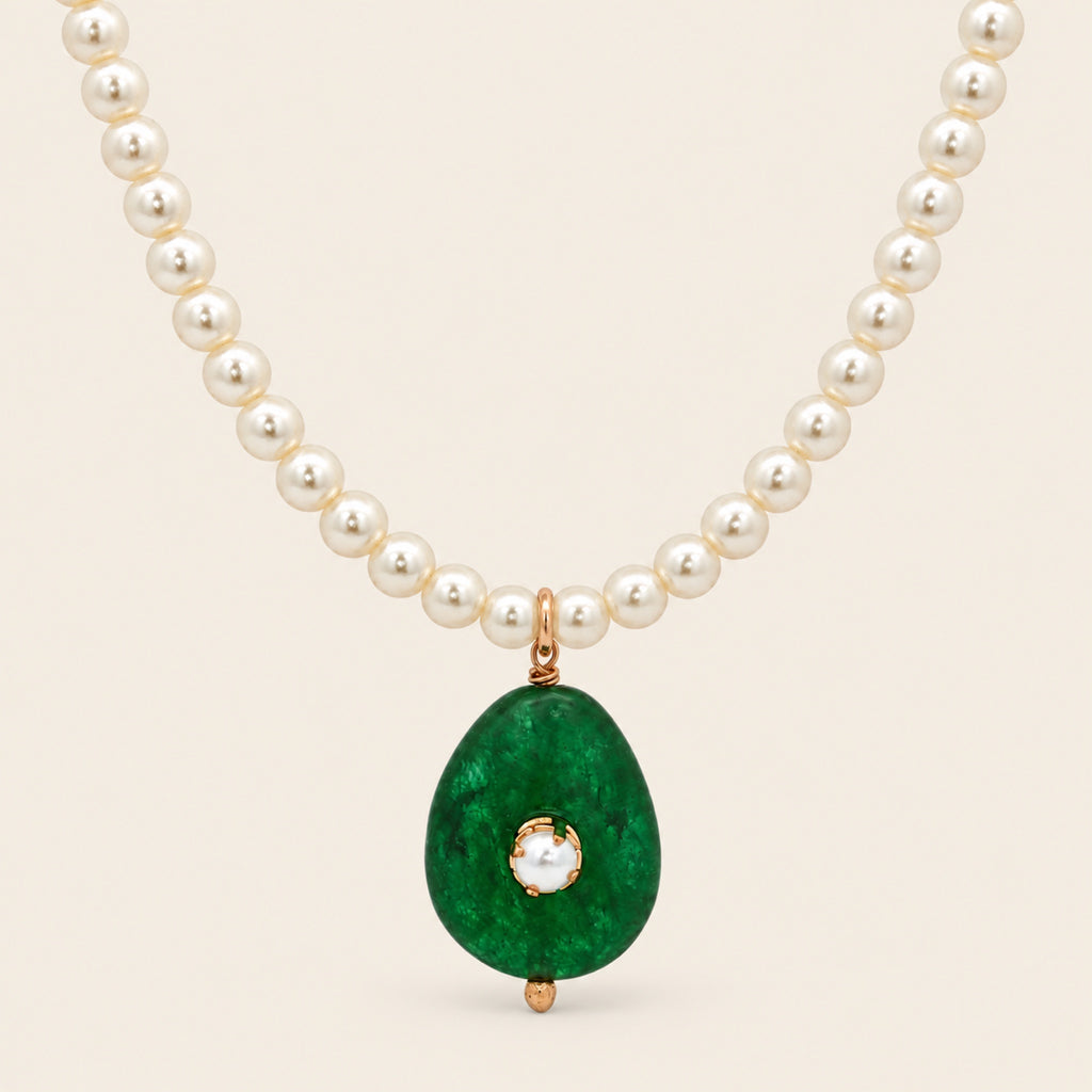 Collar de Oro Laminado con Perlas Shell y Dije de Piedra Verde