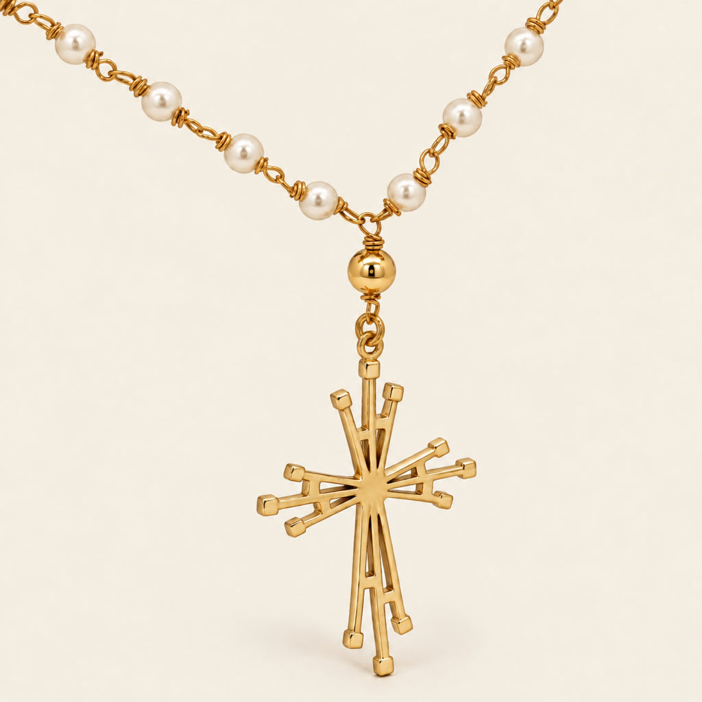 Collar de Oro Laminado con Cruz de Rayos y Perlas