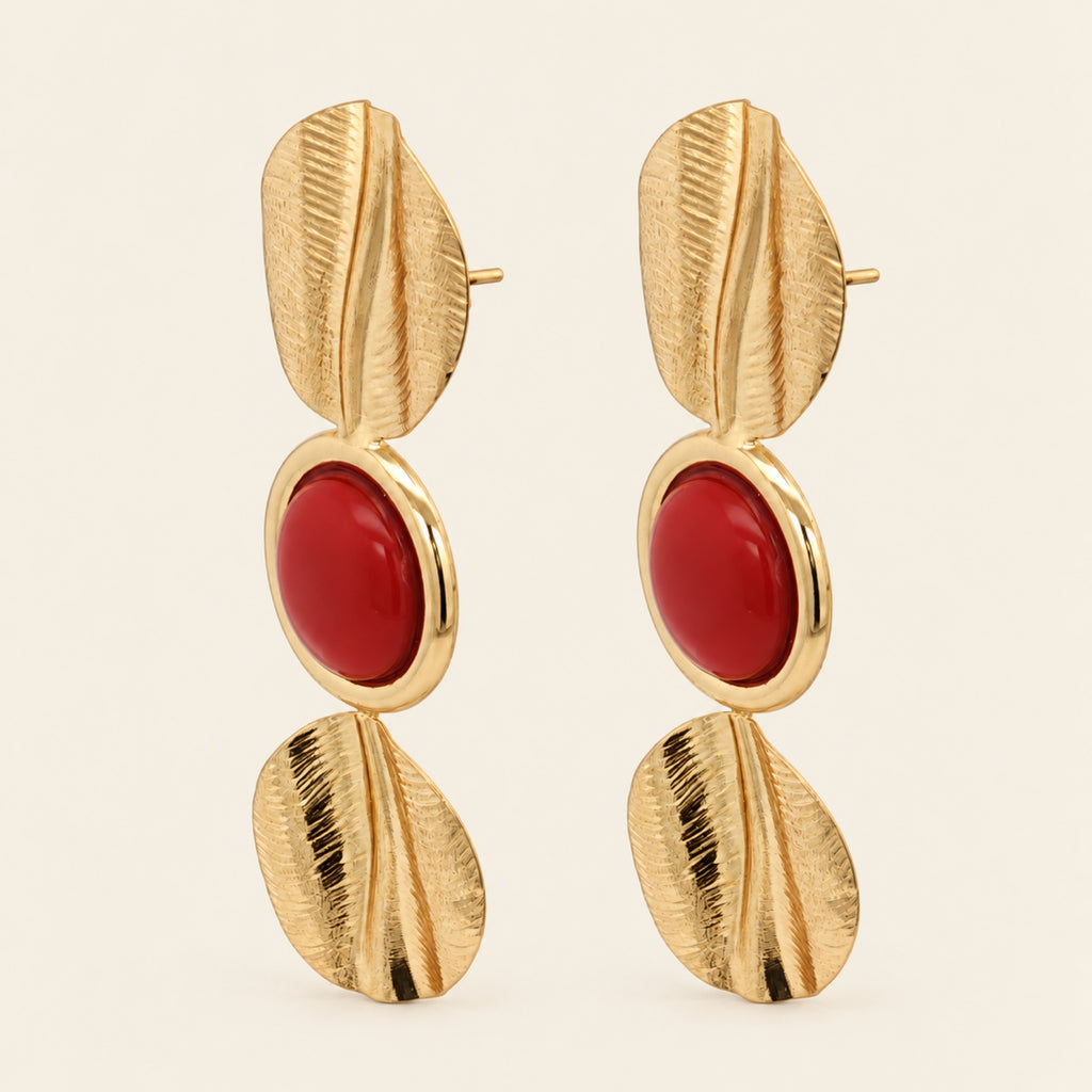 Aretes de Oro Laminado con Piedra de Resina Roja y Discos Texturizados