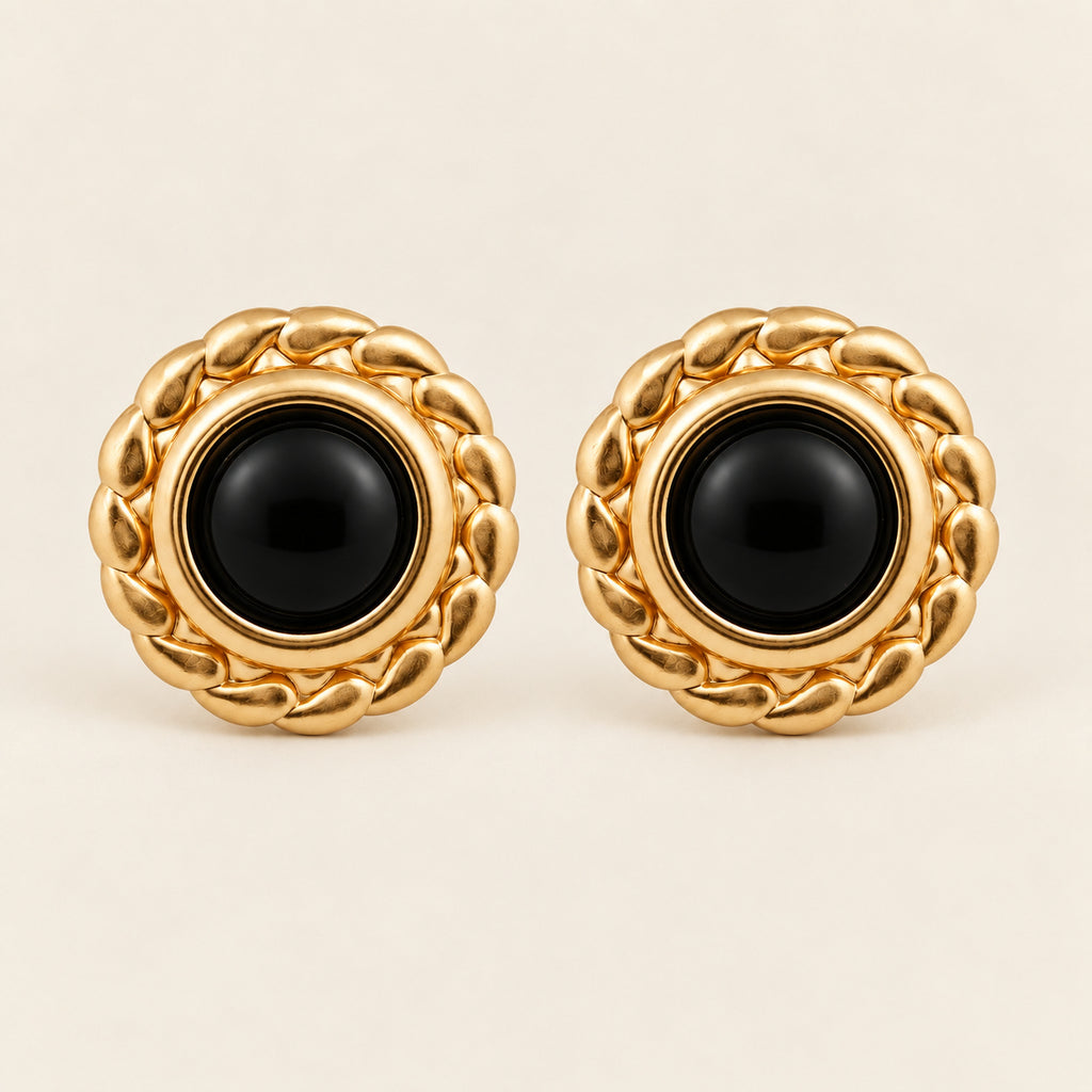 Aretes Botón de Oro Laminado con Borde Trenzado y Piedra Negra