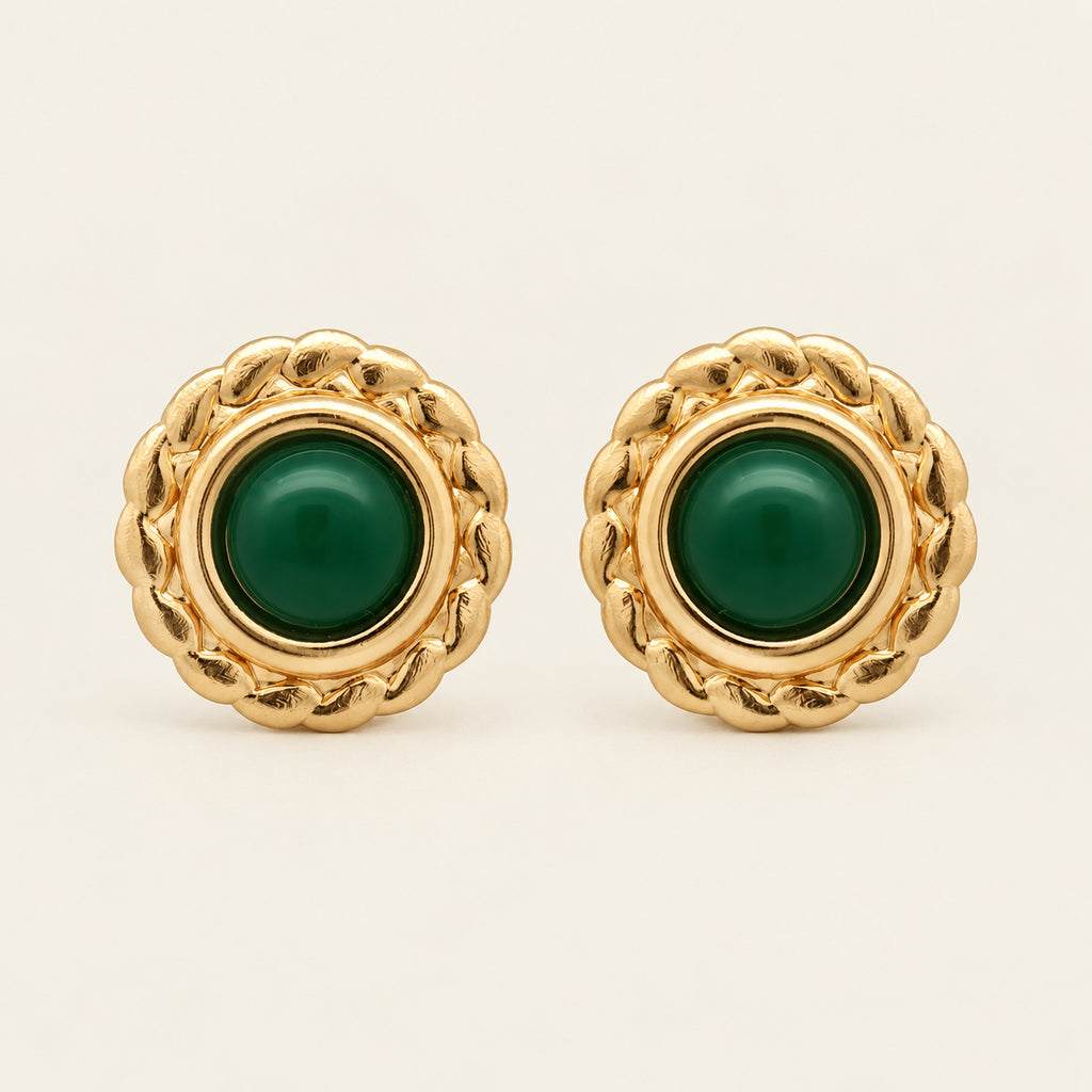 Aretes Botón de Oro Laminado con Borde Trenzado y Piedra Verde
