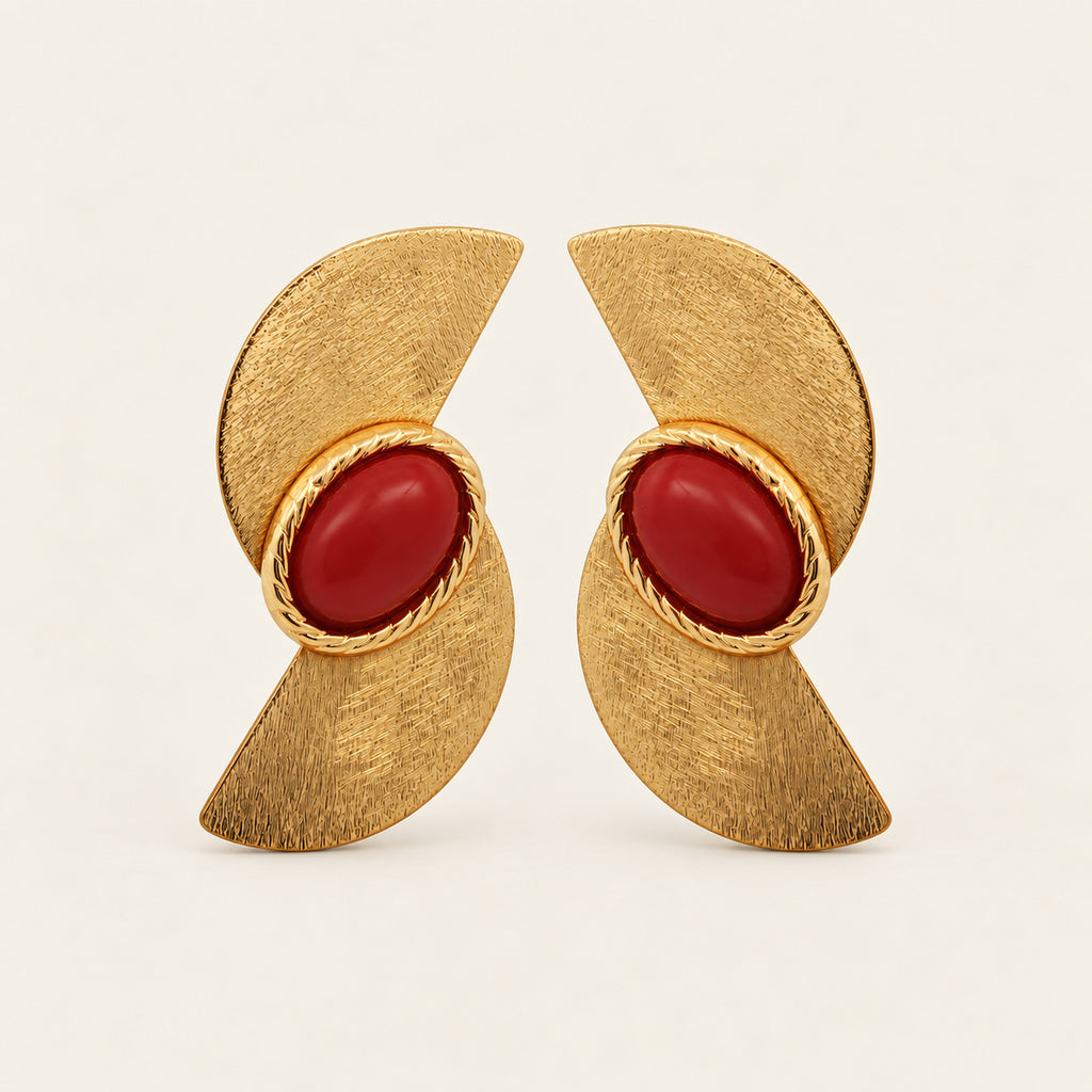 Aretes de Oro Laminado con Doble Media Luna y Piedra Roja