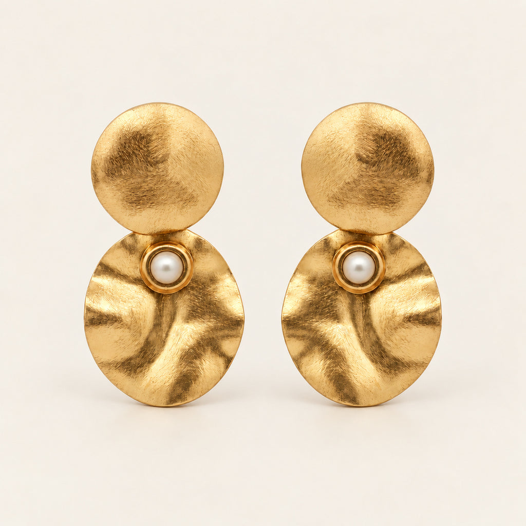 Aretes Largos de Oro Laminado con Doble Disco y Perla Shell