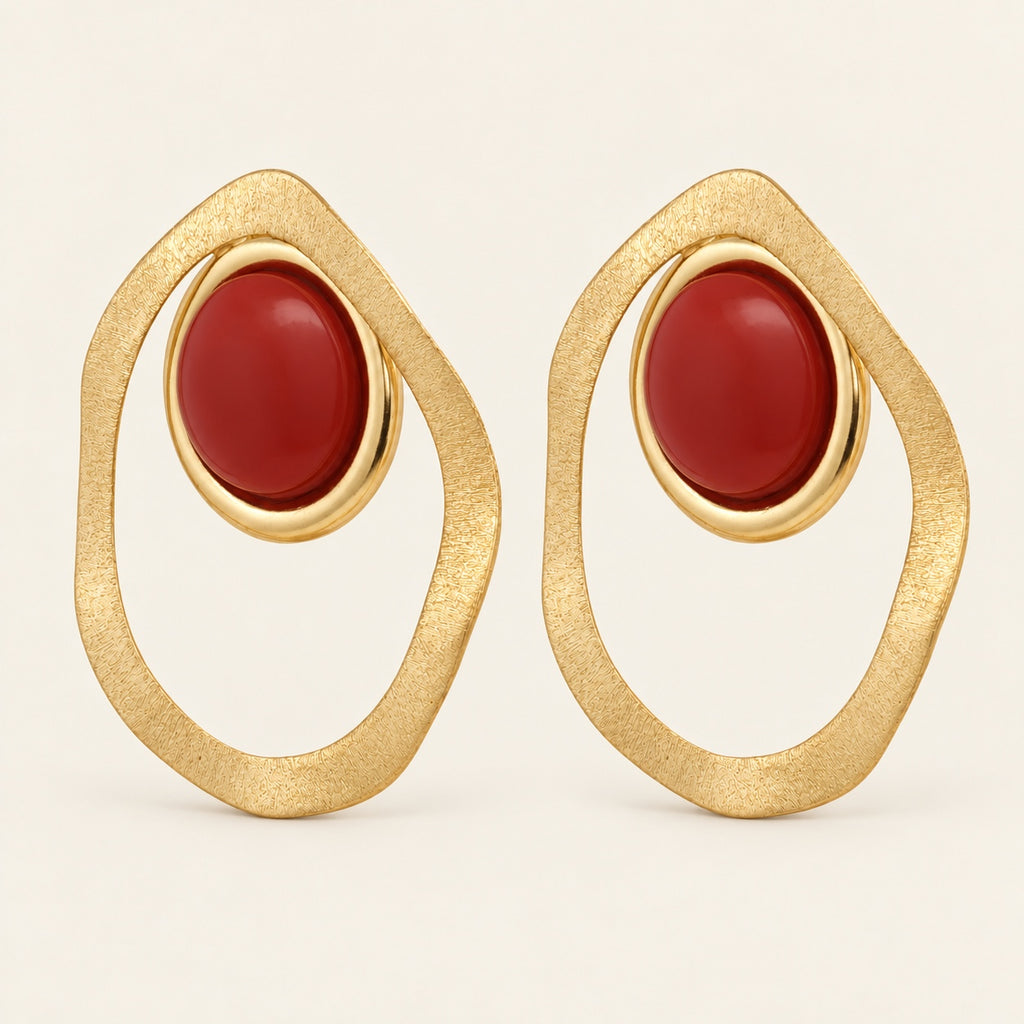 Aretes de Oro Laminado con Piedra Roja de Resina y Aro Irregular