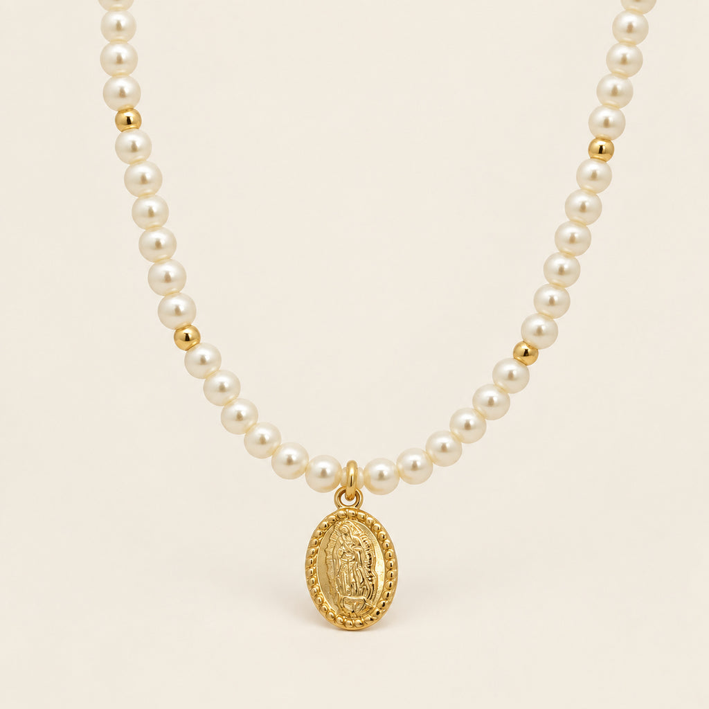 Collar de Oro Laminado con Perlas Shell y Medalla de la Virgen de Guadalupe