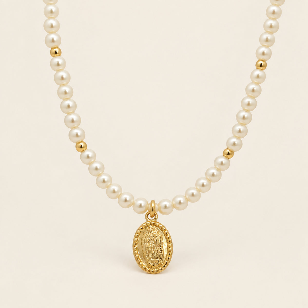 Collar de Oro Laminado con Perlas Shell y Medalla de la Virgen de Guadalupe