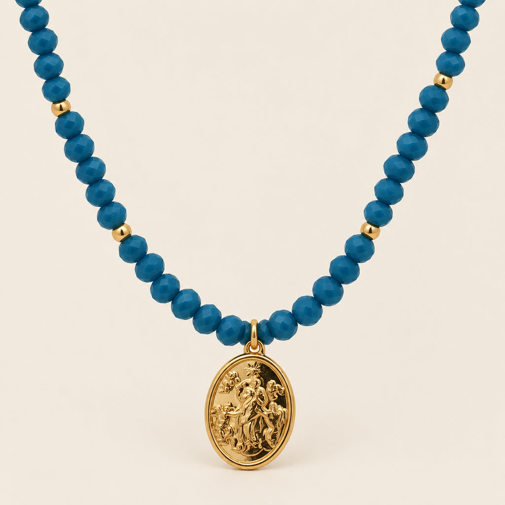 Collar de Oro Laminado con Cuentas Azules y Medalla de la Virgen Desatanudos