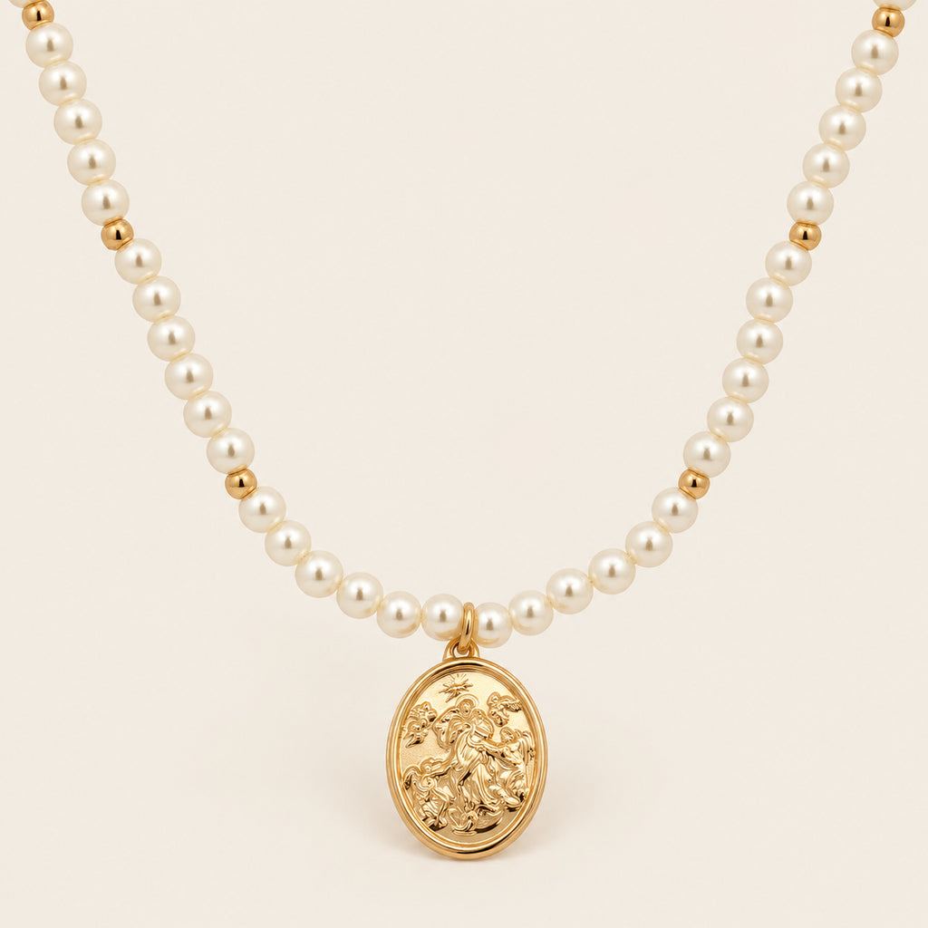 Collar de Oro Laminado con Perlas Shell y Medalla de la Virgen Desatanudos