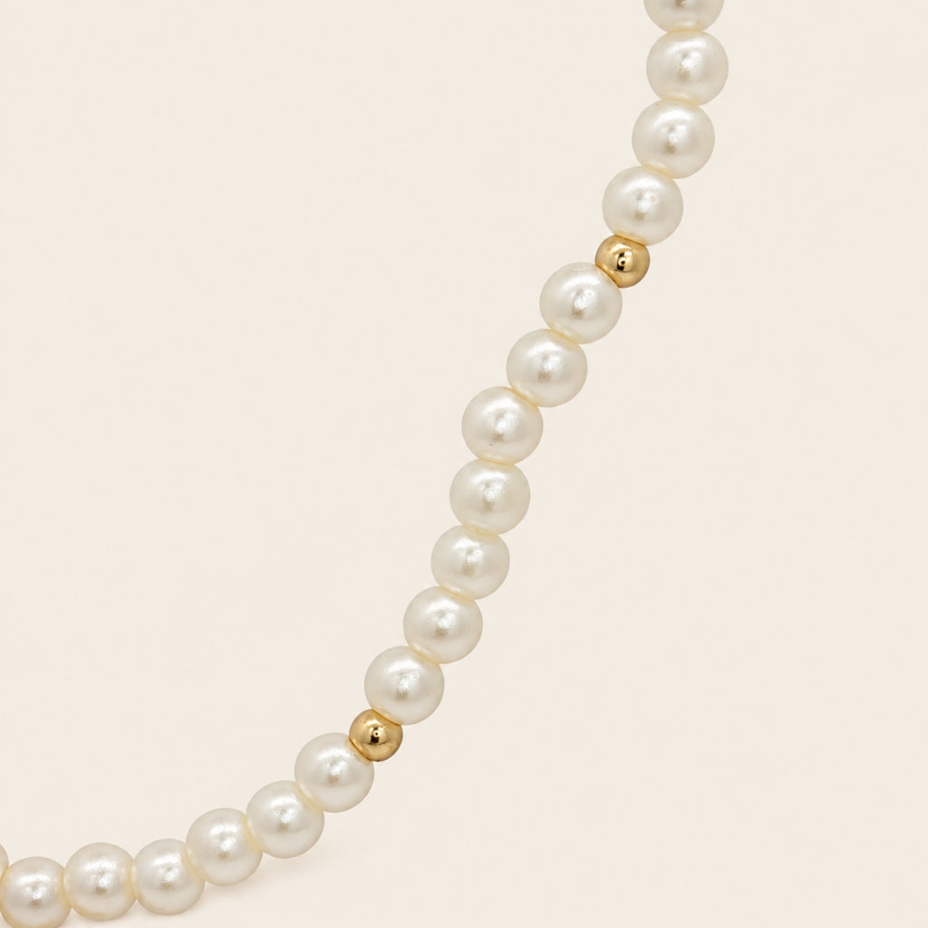 Collar de Oro Laminado con Perlas Shell y Medalla de la Virgen Desatanudos
