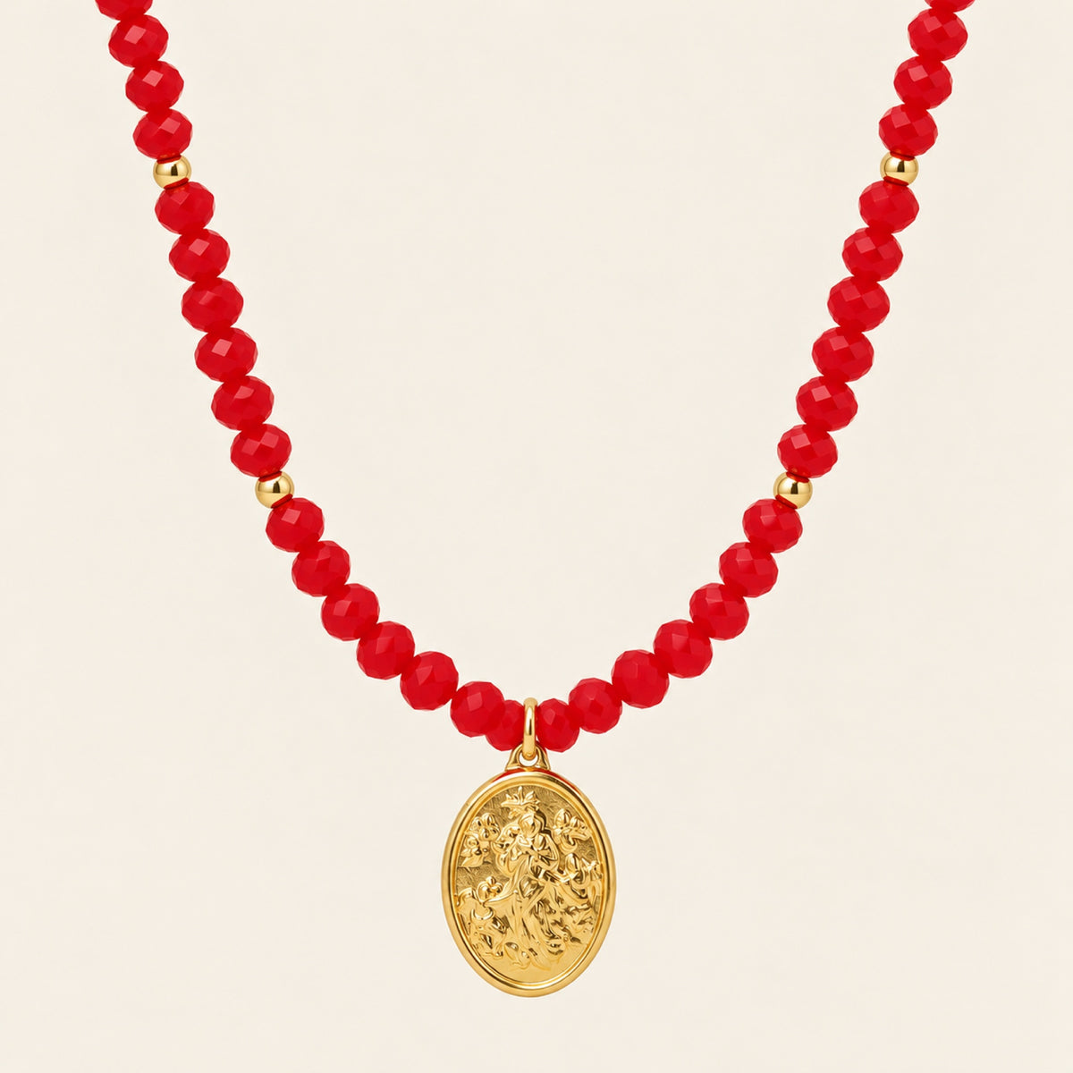 Collar de Oro Laminado con Cuentas Rojas y Medalla de la Virgen Desatanudos