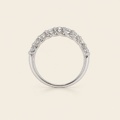 Alianza / Churumbela de Oro Blanco 14k con Diamante en Engaste Ilusión