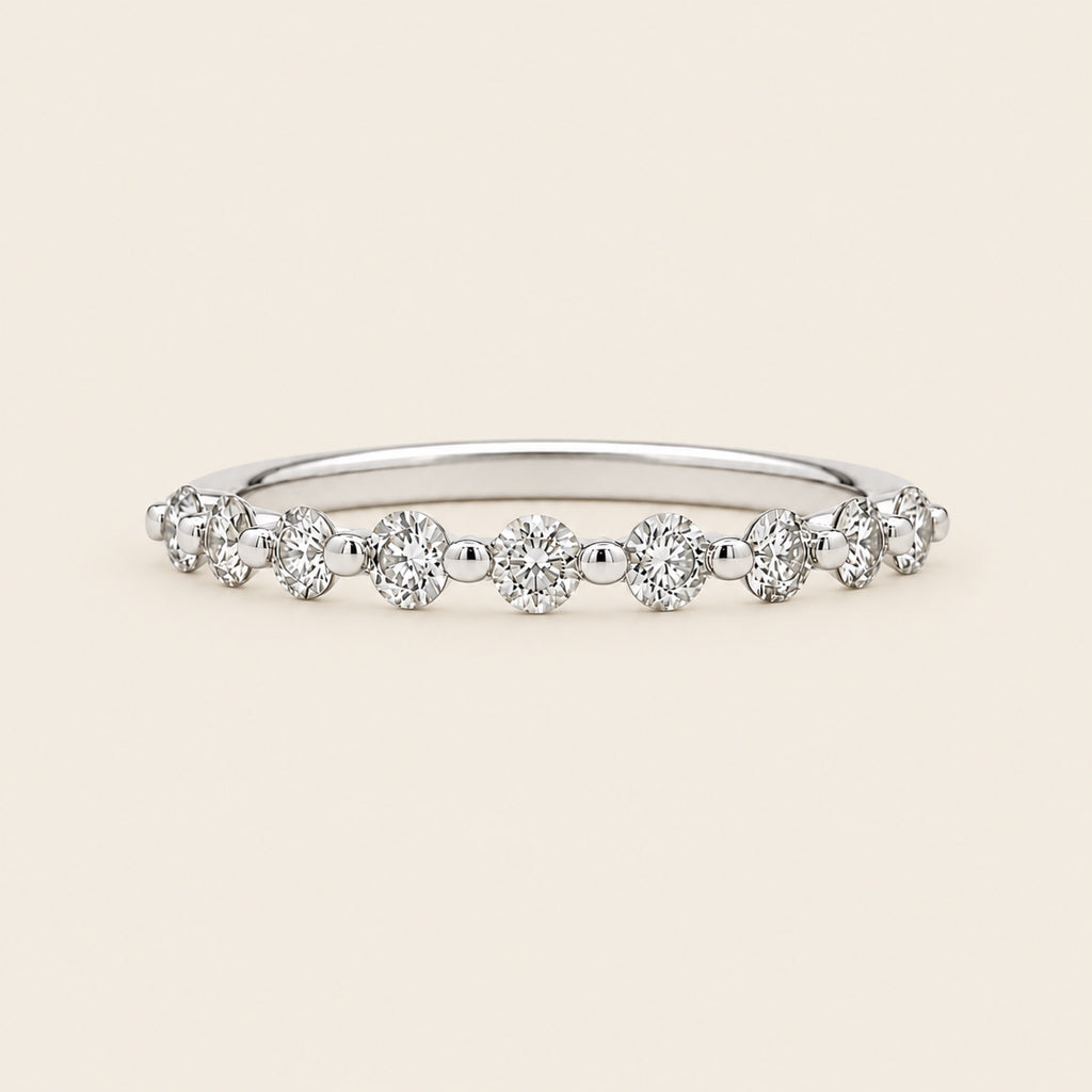 Alianza / Churumbela de Oro Blanco 14k con Diamante en Engaste Ilusión