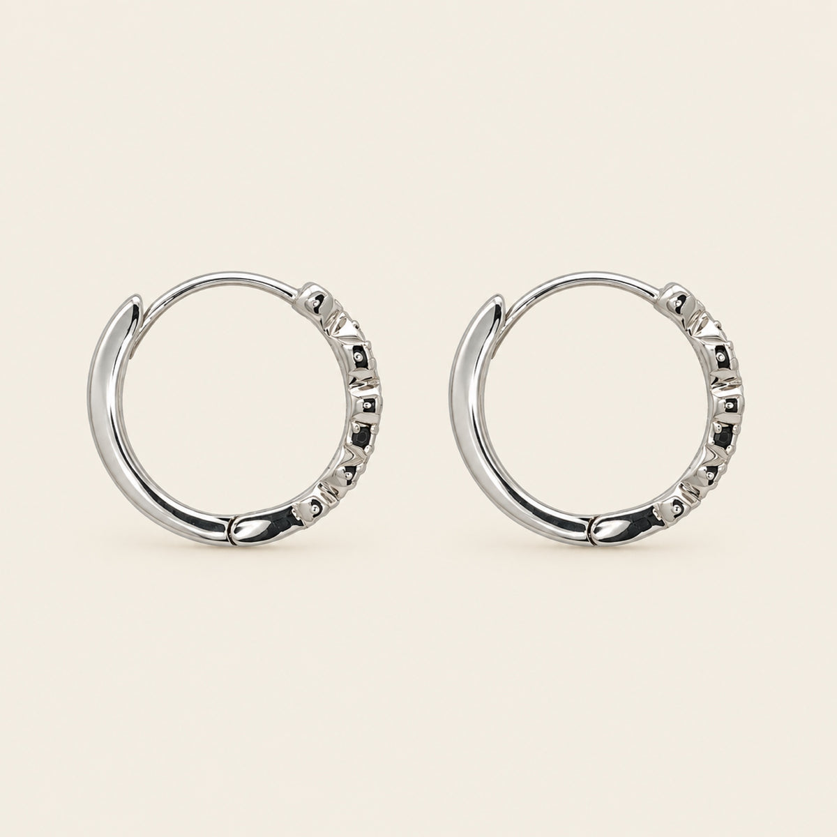 Huggies de Oro Blanco 14k con Zafiros y Diamantes