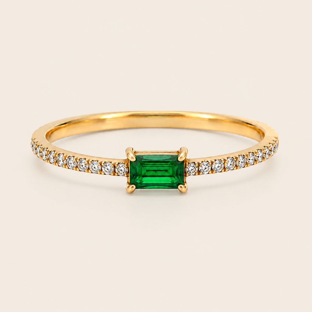 Verónica – Anillo Solitario de Oro Amarillo 14k con Esmeralda y Diamantes